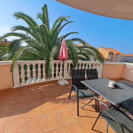 Lucia Apartment *