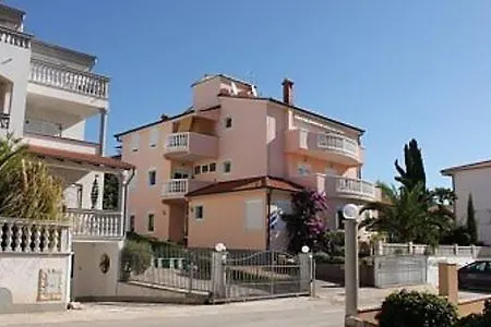 Lucia Apartment